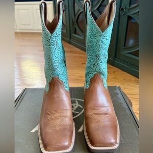 ARIAT Round Up Wide Square Toe Women’s Western Cowboy Boot Size 8.5
